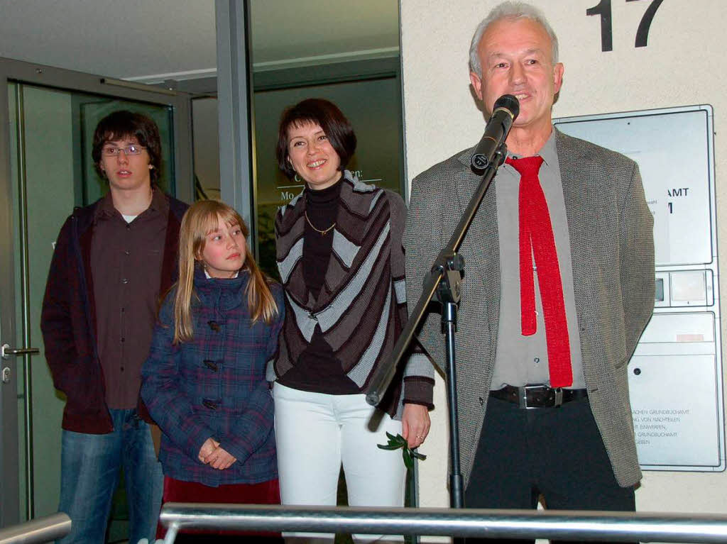 Bernhard Pfrengle verkndet das Wahlergebnis.