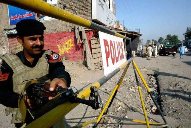 Alle Sicherheitskrfte in Pakistan sind in Alarmbereitschaft.   | Foto: dpa