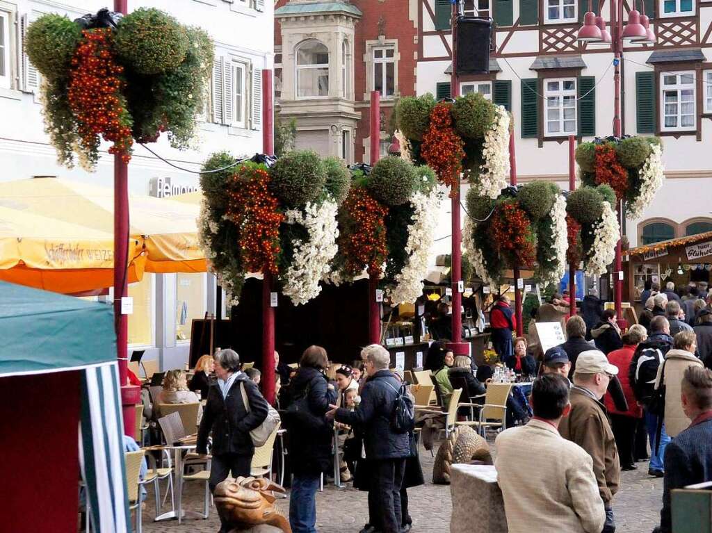 Die Chrysanthema am Erffnungstag: Gedrnge auf dem Marktplatz