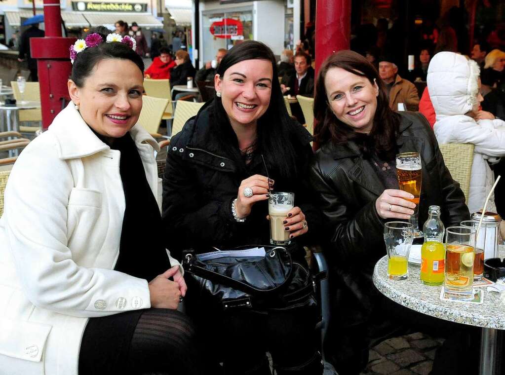 Frhere Hoheiten als Zaungste am Marktplatz (von links): Nelli (2008), Simone (07) und Anita (06).