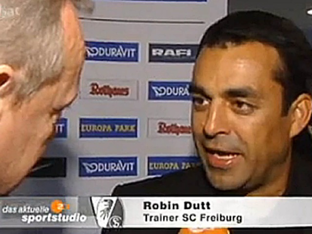 Kaffee getrunken oder Spiel gesehen? Z...obin Dutt beim Interview (Screenshot).  | Foto: BZ