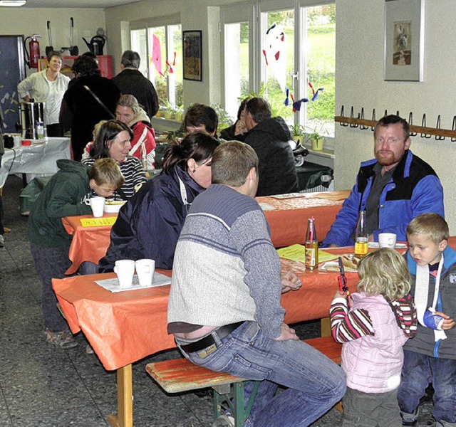 Ein ganzes Dorf im Flohmarktfieber: In Schallbach war  allerhand  geboten.   | Foto: Schopferer