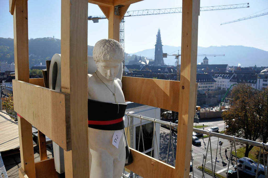 Skulpturen auf Wanderschaft: Die Schtze der Uni Freiburg ziehen in den Herder-Bau um.