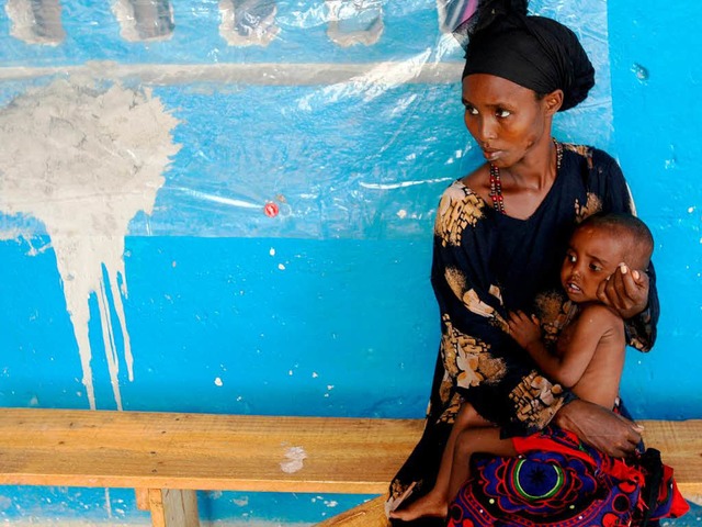 Viele Frauen in Somalia leiden   Hunge... kmmern sich lieber um einen BH-Bann.  | Foto: AFP