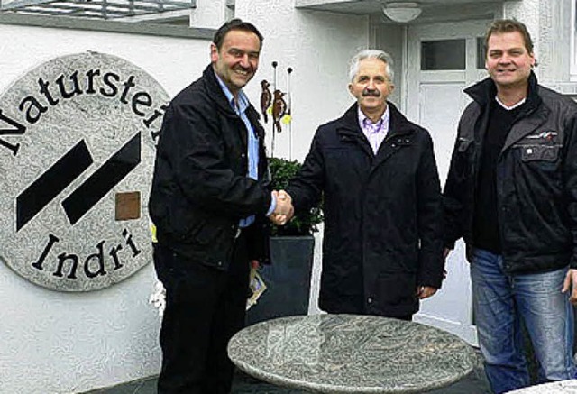 Mario Indri, Hans-Dieter Nagel, Verkau...ter Reinhard Reichenbach (von links)    | Foto: aw