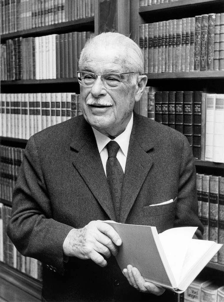 1969: Gustav Schickedanz, der Grnder und Inhaber des Groversandhauses Quelle im bayerischen Frth.