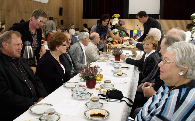 Gute Unterhaltung &#8211; Brger ab 60 treffen ihre Politiker   | Foto: ulrike hiller