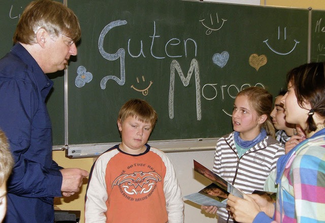 Jrgen von Blow  begeisterte seine ju...n der Lichtenbergschule in Eisenbach.   | Foto: Privat