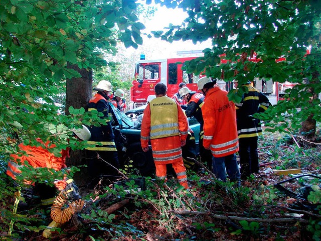 Groeinsatz fr Feuerwehr und DRK nach einem schweren Unfall bei Mubach.  | Foto: Feuerwehr Emmendingen