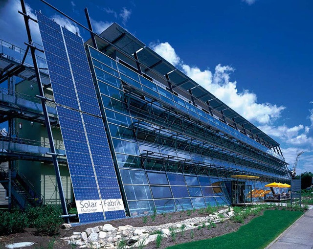 Die Solar-Fabrik Freiburg bekommt staatliche Untersttzung.  | Foto: DBU