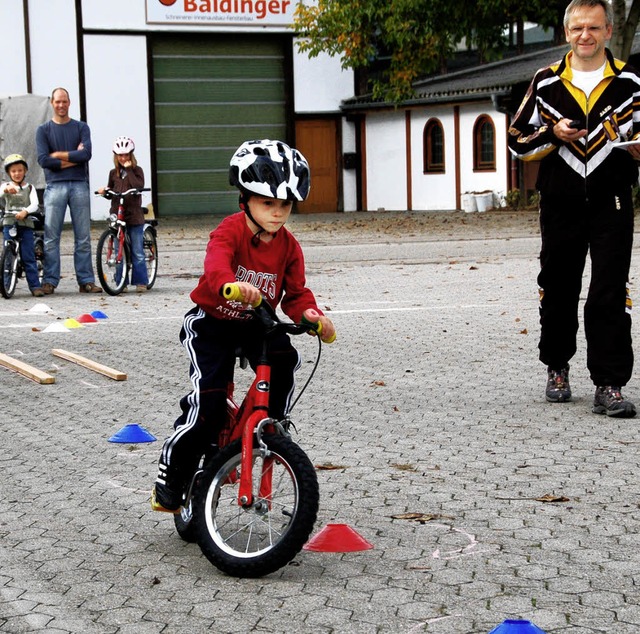 Der Parcours forderte die jungen Radsp...sterten die Kurvenfahrt mit Bravour.    | Foto: sebastian ehret