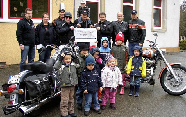 Die &#8222;Black Bears&#8220;, eine Gr...Euro fr die Einrichtung einer Kche.   | Foto: HofFmeyer