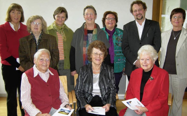 Den Geehrten des CKD-Besuchsdienstes G...d Gertrud Gantert (hinten, von links).  | Foto: Heike Armbruster