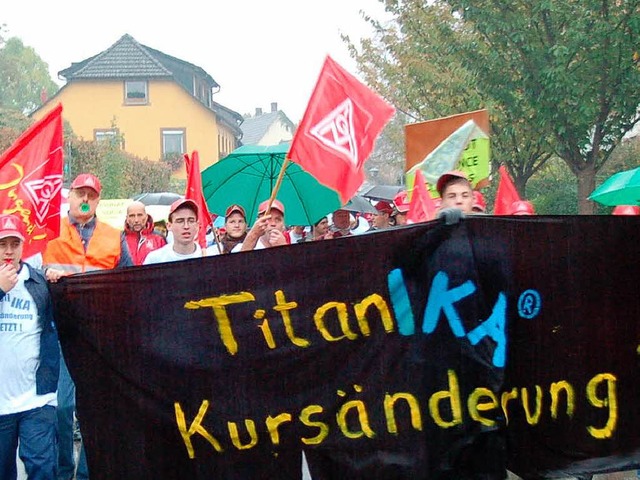 Die IKA-Mitarbeiter bei ihrem Demonstrationszug durch die Staufener Innenstadt  | Foto: MArkus Donner