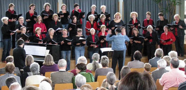 Der Staufener Frauenchor &#8220;Voices... evangelischen Kirche in Mnstertal.    | Foto: Manfred Lange
