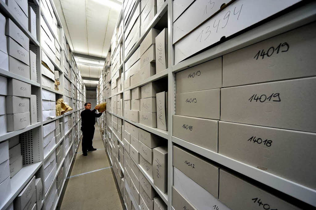 Tausende von Kartons mit geborgenem Klner Archivgut lagert an der Wiesentalstrae in Freiburg.