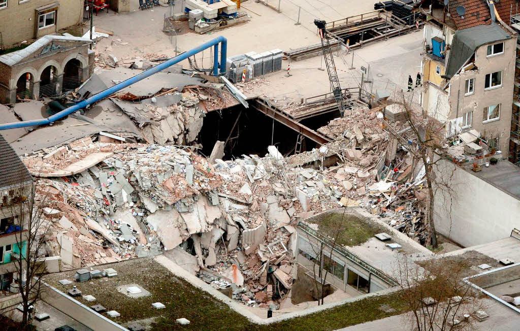 Das Klner Stadtarchiv verschwand am 3. Mrz 2009 in einem 27 Meter tiefen Trichter.
