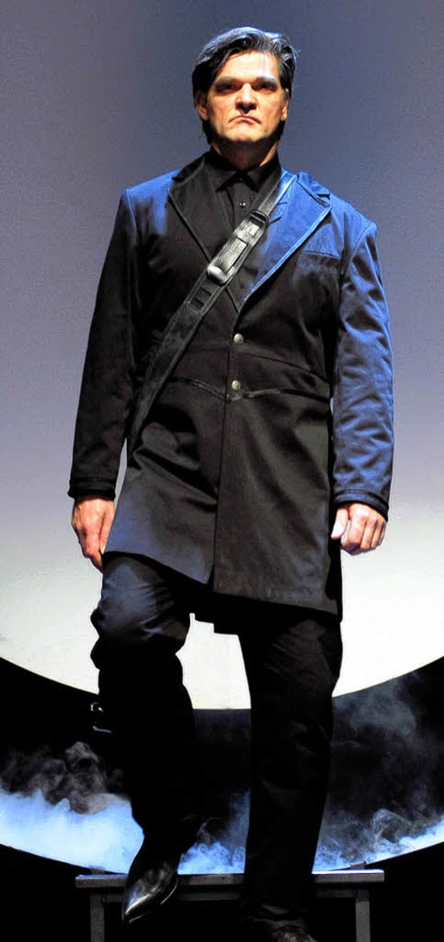 Nils-Holger Bock in der Titelrolle des...duktion am 3.Mai 2010 zu sehen sein.    | Foto: bz