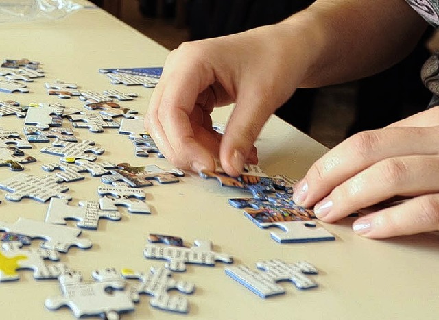 In Freiburg wurde auf Zeit gepuzzelt.  | Foto: Rita Eggstein