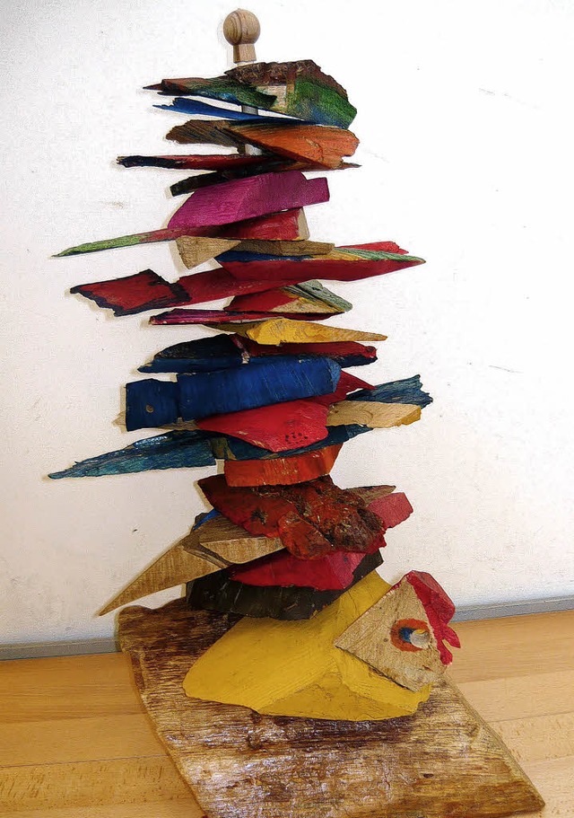 Kinderkunst aus Symposiumsresten: die Holzturmraupe   | Foto: Privat