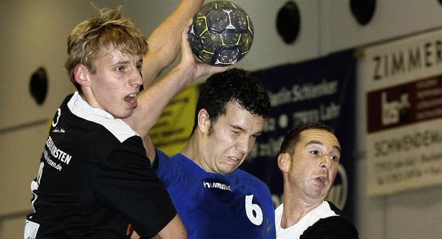 Handball 2009TV Sulz vs. TuS Ottenheim Oliver Fimm /TV Sulz #6) mitte  | Foto: Peter Aukthun-Grmer