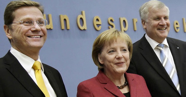 Die Chefin und zwei, die immer das let...e (links) und Horst Seehofer (rechts)   | Foto: DPA