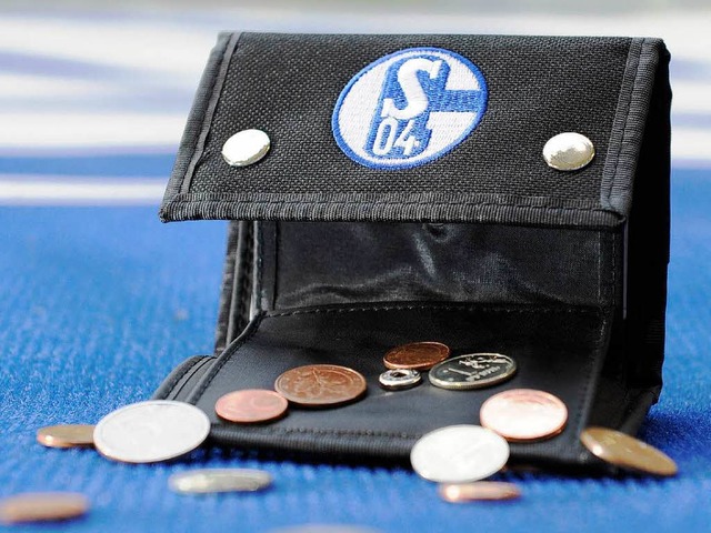 Wie steht es um Schalke 04 aus finanzi... Verbindlichkeiten als bisher bekannt.  | Foto: dpa