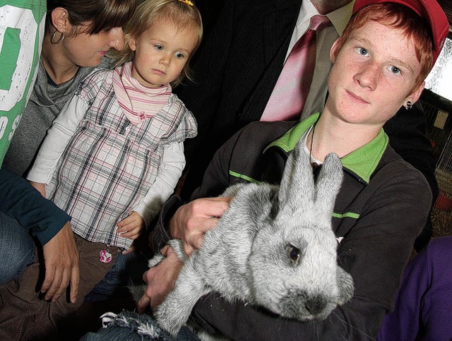 Kaninchen &#8211; immer ein  Anziehungspunkt fr Kinder  | Foto: decoux-kone