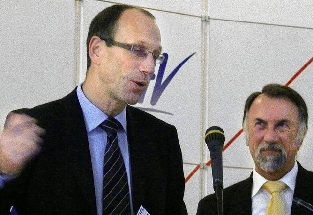 Brgermeister Martin Weissbrodt (links...whlt wurde   Hans Hebeisen (rechts).   | Foto: saskia baumgartner