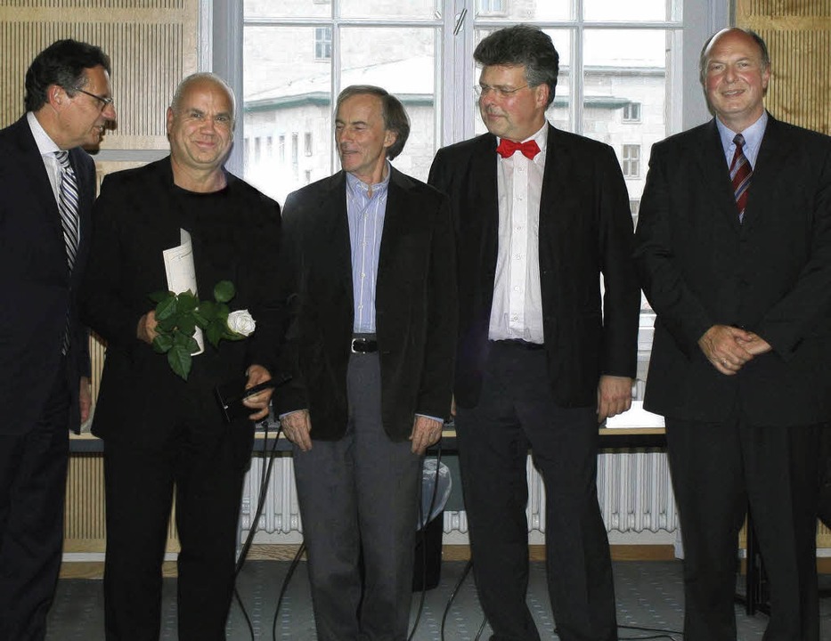 Klaus Siebold,  Zweiter von links, nah...ndmusikschule Bad Säckingen entgegen.   | Foto: deutscher musikrat