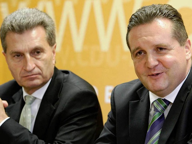 Der alte und der womglich neue Minist...: Gnther Oettinger und Stefan Mappus.  | Foto: ddp