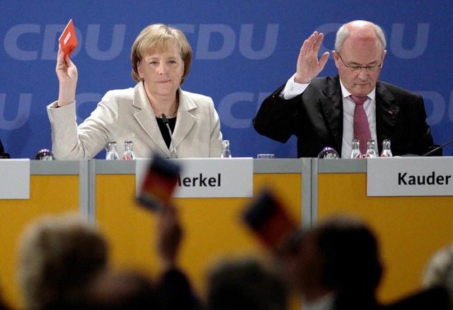 Angela Merkel: suerliche Miene auf dem Parteitag der CDU.  | Foto: dpa
