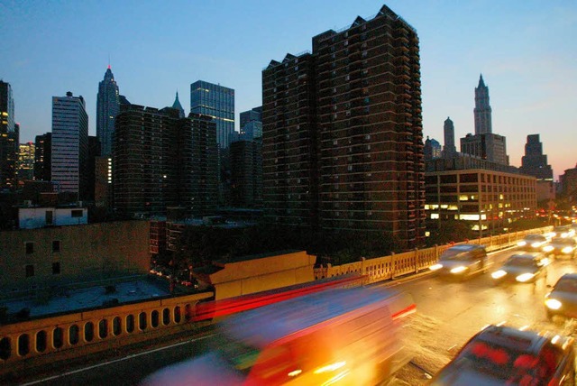 Die Brooklyn Bridge fr in einen New Y...adtteil mit Licht- und Schattenseiten.  | Foto: SPENCER PLATT