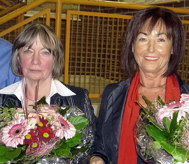 Gewrdigt &#8211; die Lehrerinnen Gabi Darvich (links) und Renate Drflinger   | Foto: dieter fink