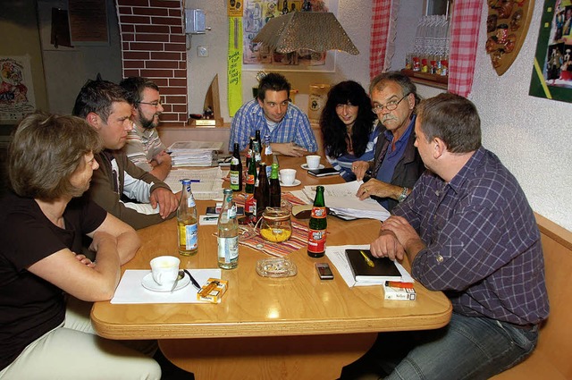 Astrid Laile,  Harry Brender, Joachim ...reffen zum Todtnauer Narrenjubilum.    | Foto: Karin Maier