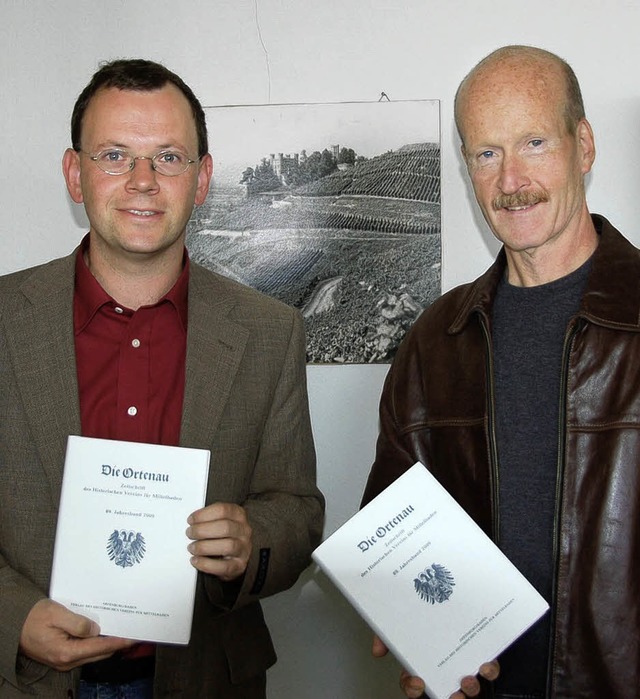 Kreisarchivar Cornelius Gorka (links) ...ch mit der neuen &#8222;Ortenau&#8220;  | Foto: hubert rderer