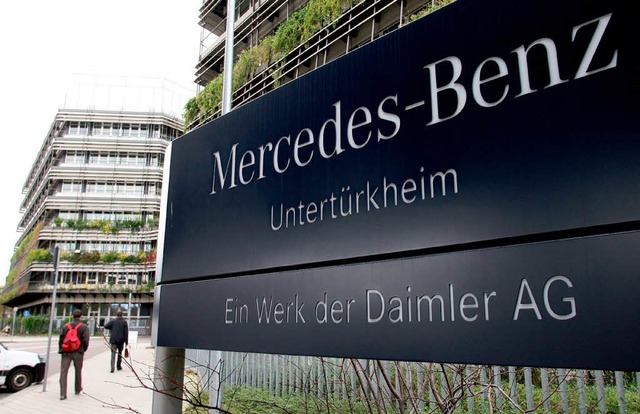 Datenschtzer berprfen die Zulssigk...n Mitarbeitern beim Autobauer Daimler.  | Foto: dpa