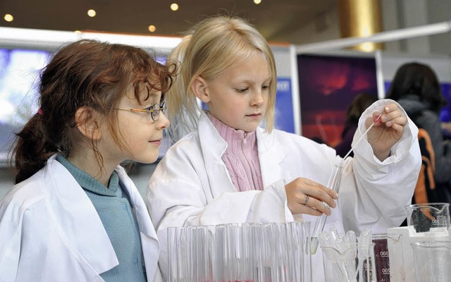 Ganz junge Forscher im Labor &#8211; d...Days faszinierten (nicht nur) Kinder.   | Foto: europa-park