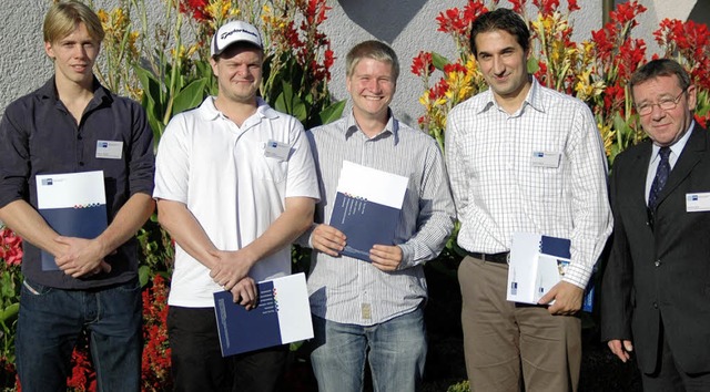 Die Preis- und Lobtrger (von links): ...Vehbi Aggn, Norbert Butz (Ausbilder)   | Foto: privat