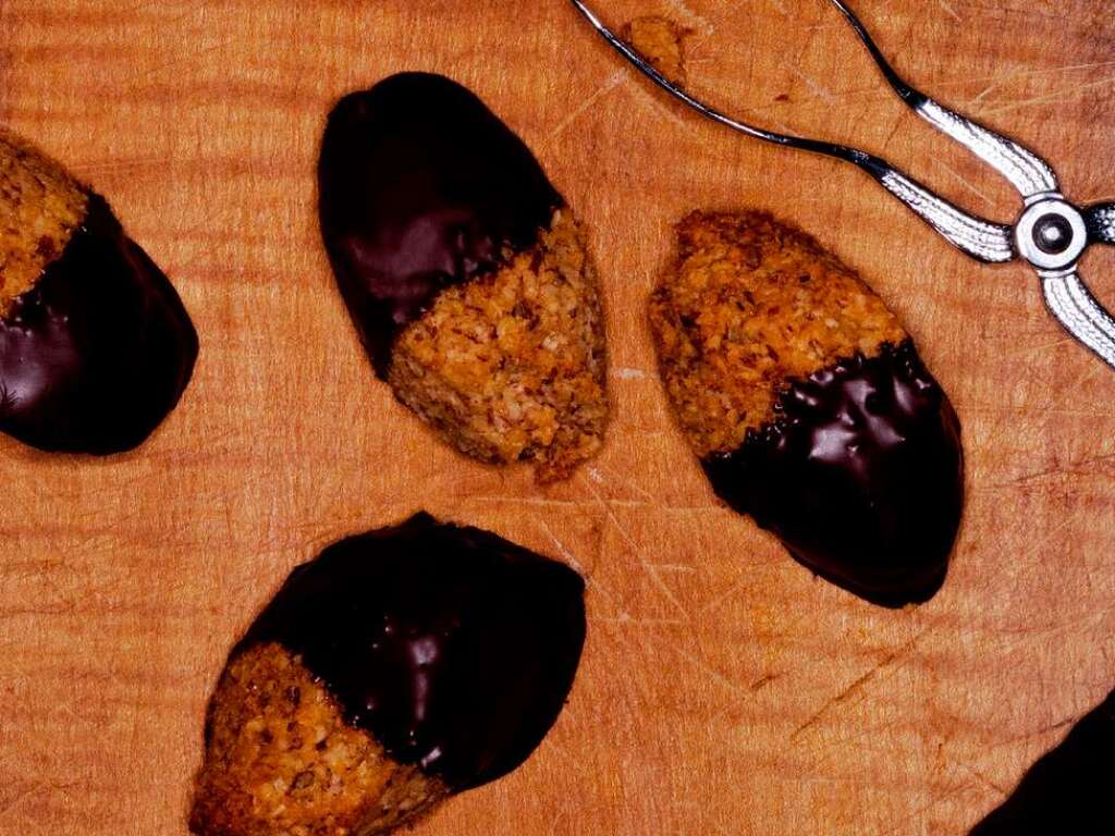 Lübecker Kokosmakronen sind eine knusprige Verlockung mit Marzipan ...