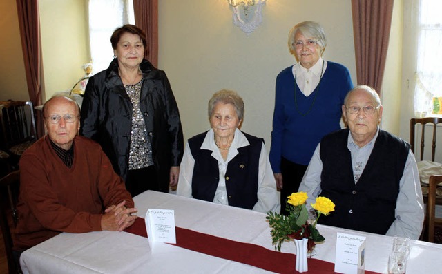 Alle Geschwister sind ber 80 (von lin...er, Frieda Wiesler und Josef Rombach.   | Foto: monika rombach