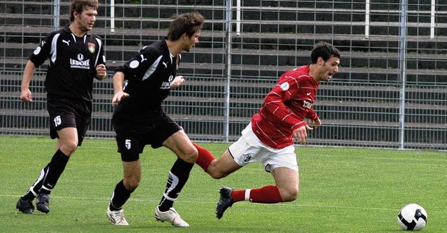 Elfmeter: Daniel Caligiuri fllt und v...rafsto zum 1:0 fr den SC II selbst.   | Foto: Claus Zimmermann