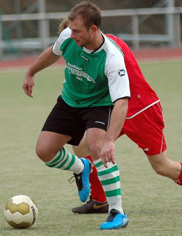 Als er am Boden lag, kassierte  Zell das 0:1: Daniel Zimara   | Foto: kaufhold