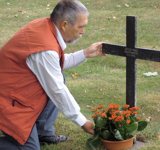Josef Burkard auf dem Soldatenfriedhof in Bray- sur-Somme  | Foto: BZ