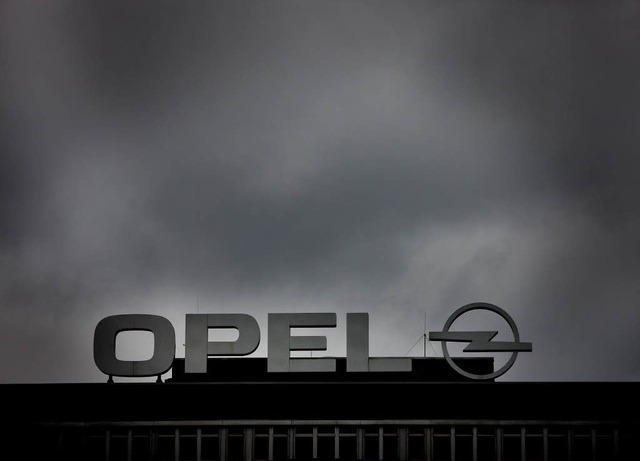Weiter dunkle Wolken ber der Zukunft von Opel  | Foto: dpa