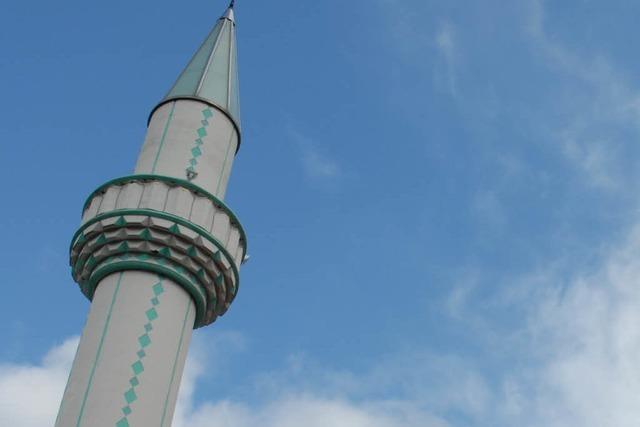 In Basler Parkhusern hngen umstrittene Anti-Minarett-Plakate