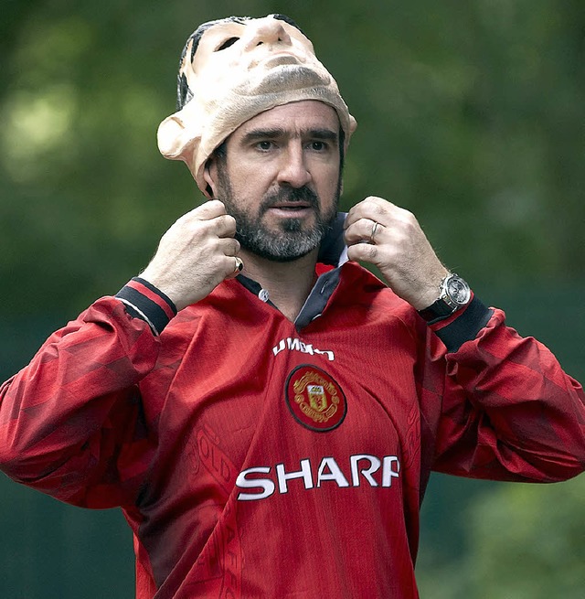 Kragen hoch! ric Cantona  mit Cantona-Maske  | Foto: barratt