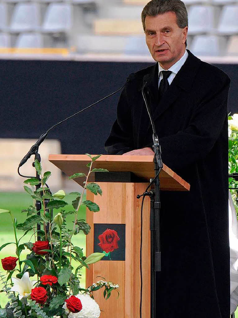 Ministerprsident Gnther Oettinger bei seiner Trauerrede.