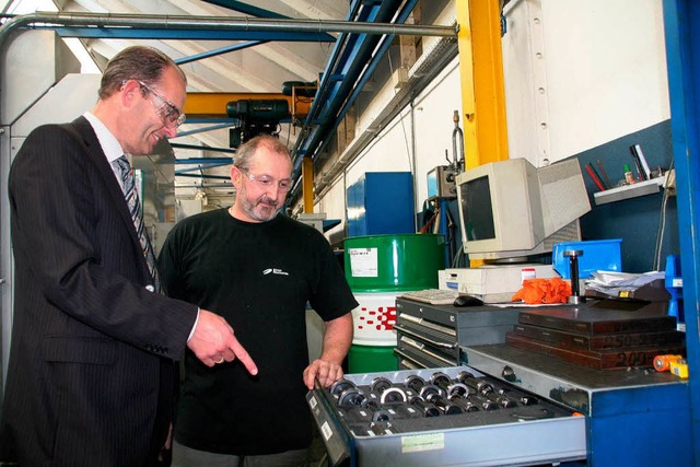 Verbesserungen  in den Arbeitsablufen...chftsfhrer Rainer Schiessle (links).  | Foto: Marlies Jung-Knoblich