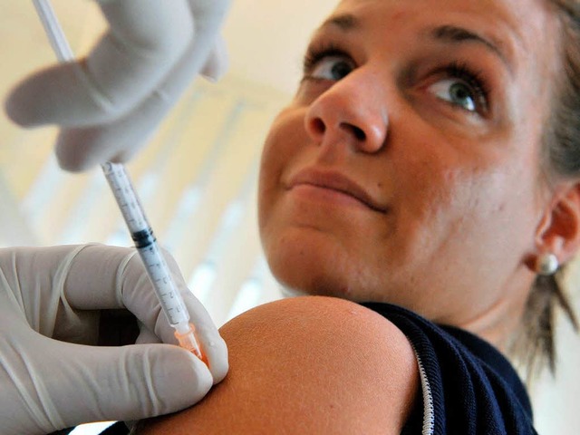 Immer mehr Deutsche wollen sich gegen ... Doch es gibt Engpsse beim Impfstoff.  | Foto: dpa